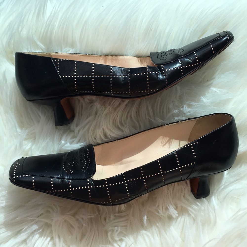 Authentic Chanel CC Logo Black Leather Heels - Picture 4 of 16